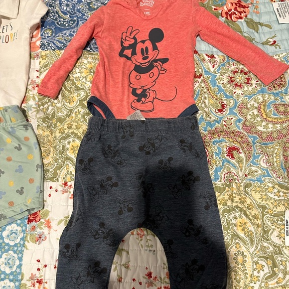 Loy of 2 infant boys Mickey Mouse outfits 12 months - Picture 6 of 9